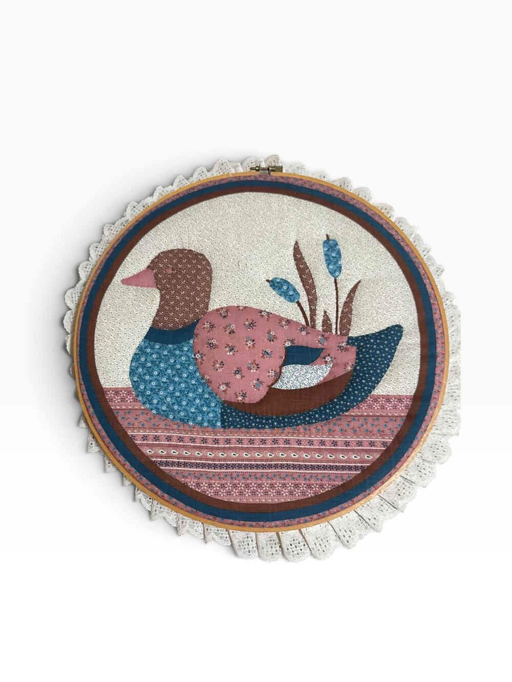 Vintage Handmade Patchwork Duck Appliqué Round Table Mat Lace Trim 12 inches